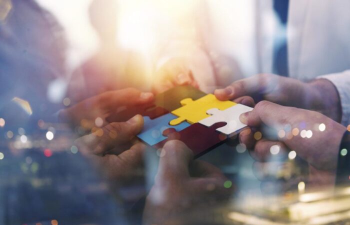 personas trabajando en equipo